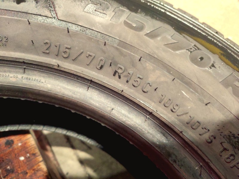 2 Gomme usate 215 70 15 C Pneumatici Invernali PIRELLI 2 Gomme usate 215 70 15 C Pneumatici Invernali PIRELLI