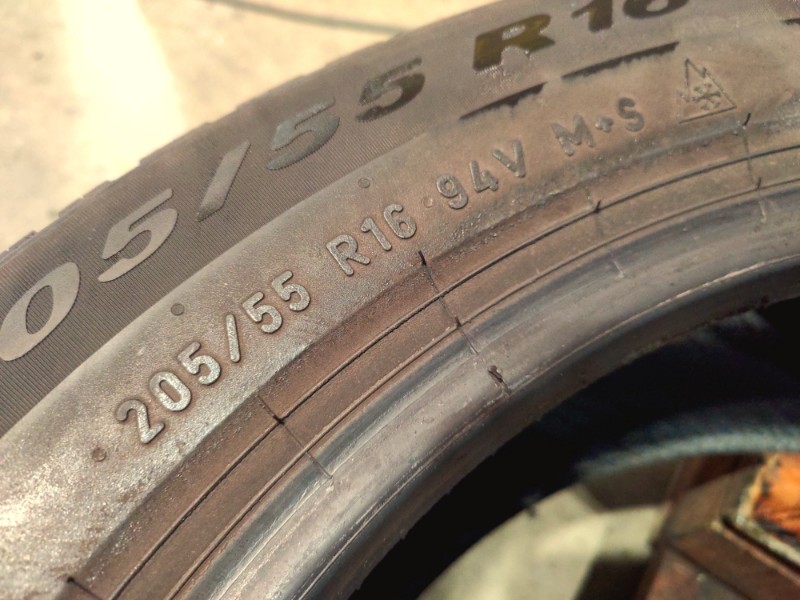 2 Gomme usate 205 55 16 Pneumatici 4 Stagioni PIRELLI 2 Gomme usate 205 55 16 Pneumatici 4 Stagioni PIRELLI