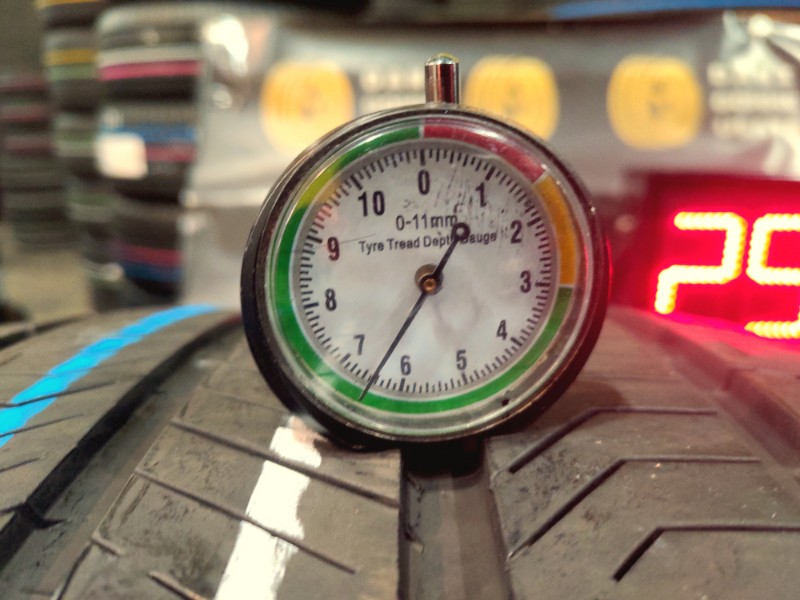 2 Gomme usate 255 40 21 e 2 Gomme usate 295 35 21 Pneumatici 4 Stagioni CONTINENTAL 2 Gomme usate 255 40 21 e 2 Gomme usate 295 35 21 Pneumatici 4 Stagioni CONTINENTAL