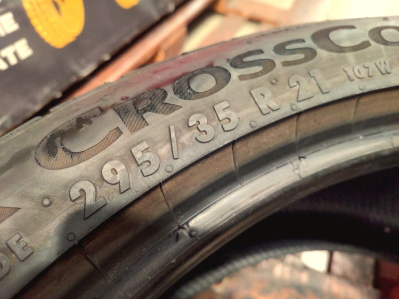 2 Gomme usate 255 40 21 e 2 Gomme usate 295 35 21 Pneumatici 4 Stagioni CONTINENTAL 2 Gomme usate 255 40 21 e 2 Gomme usate 295 35 21 Pneumatici 4 Stagioni CONTINENTAL