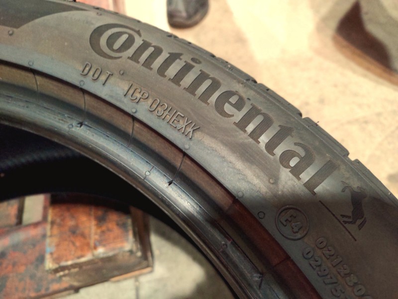 2 Gomme usate 255 40 21 e 2 Gomme usate 295 35 21 Pneumatici 4 Stagioni CONTINENTAL 2 Gomme usate 255 40 21 e 2 Gomme usate 295 35 21 Pneumatici 4 Stagioni CONTINENTAL
