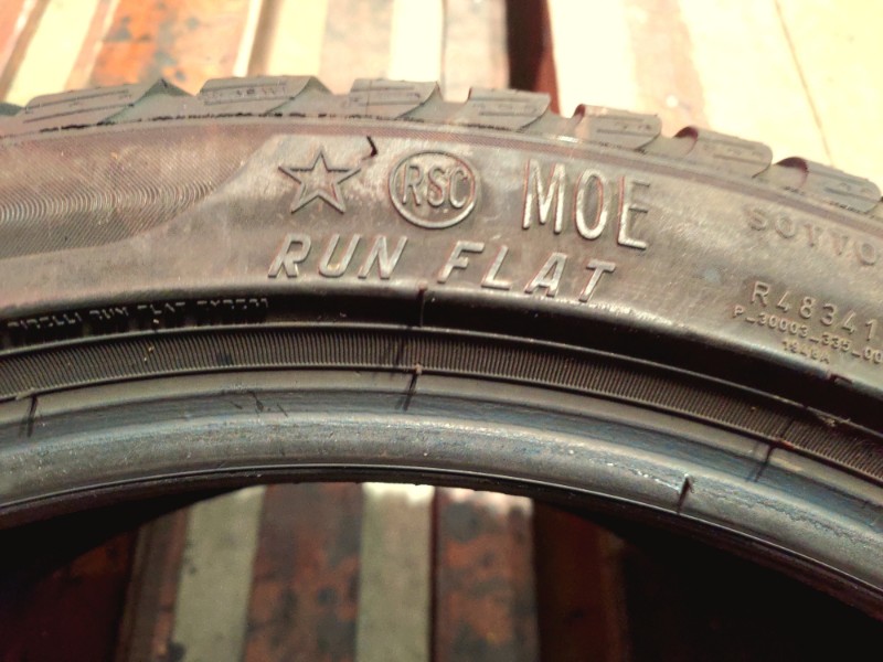2 Gomme usate 245 40 19 RUN FLAT Pneumatici Invernali PIRELLI 2 Gomme usate 245 40 19 RUN FLAT Pneumatici Invernali PIRELLI