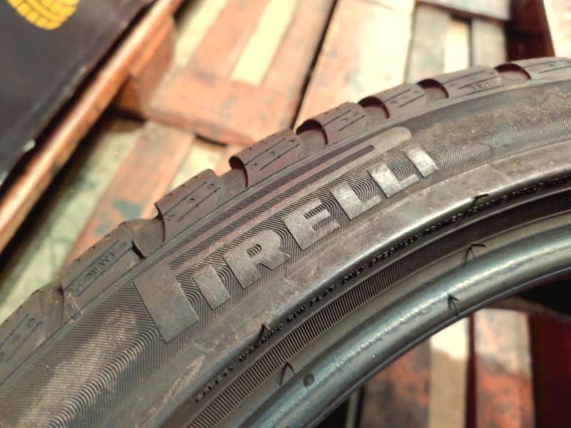 2 Gomme usate 245 40 19 RUN FLAT Pneumatici Invernali PIRELLI 2 Gomme usate 245 40 19 RUN FLAT Pneumatici Invernali PIRELLI
