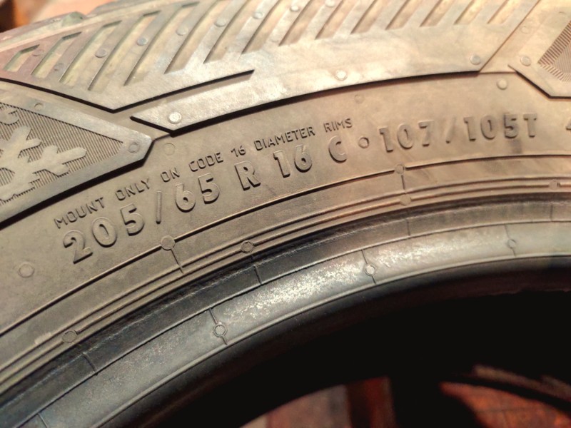 2 Gomme usate 205 65 16 C Pneumatici Invernali BARUM 2 Gomme usate 205 65 16 C Pneumatici Invernali BARUM