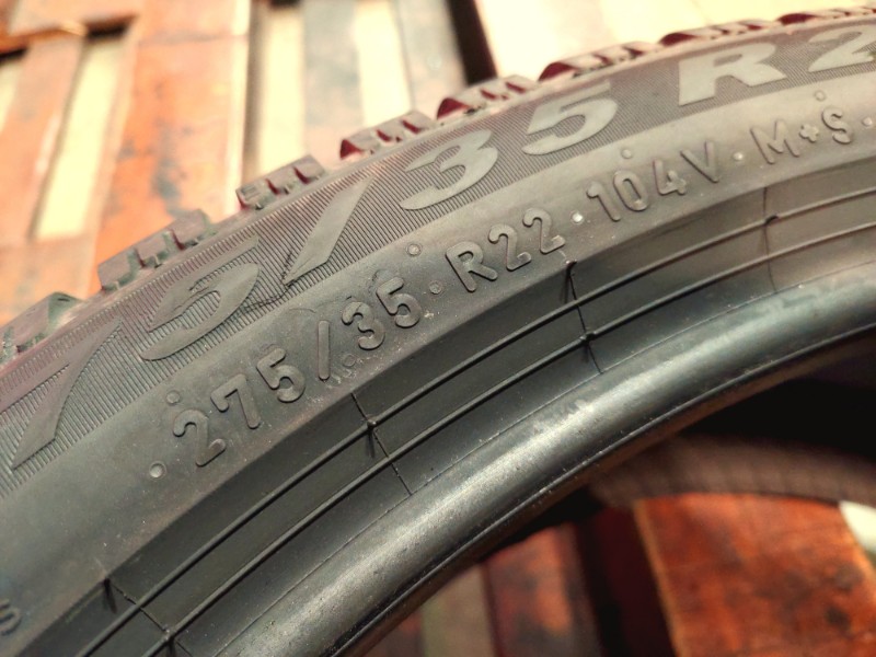 2 Gomme usate 275 35 22 Pneumatici Invernali PIRELLI 2 Gomme usate 275 35 22 Pneumatici Invernali PIRELLI