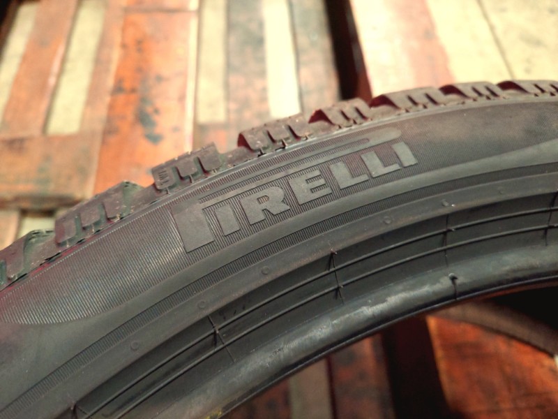 2 Gomme usate 275 35 22 Pneumatici Invernali PIRELLI 2 Gomme usate 275 35 22 Pneumatici Invernali PIRELLI