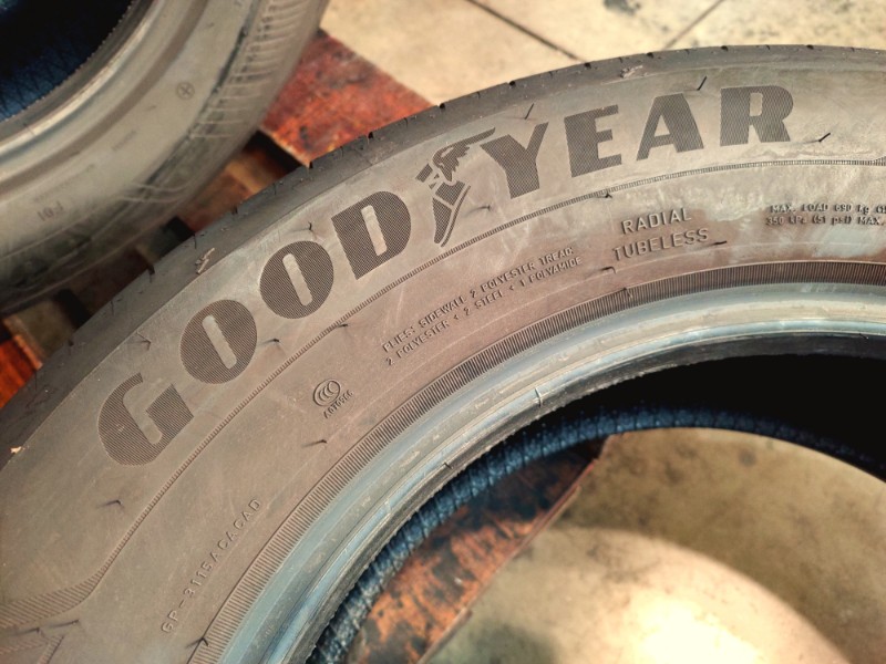 4 Gomme usate 215 60 16 Pneumatici Estivi GOODYEAR 4 Gomme usate 215 60 16 Pneumatici Estivi GOODYEAR