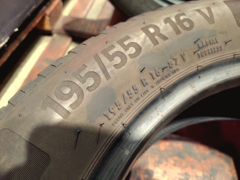 4 Gomme usate 195 55 16 Pneumatici Estivi CONTINENTAL 4 Gomme usate 195 55 16 Pneumatici Estivi CONTINENTAL