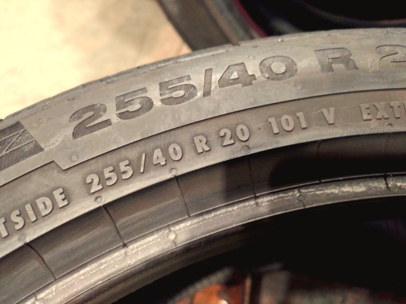 4 Gomme usate 255 40 20 Pneumatici Estivi CONTINENTAL 4 Gomme usate 255 40 20 Pneumatici Estivi CONTINENTAL