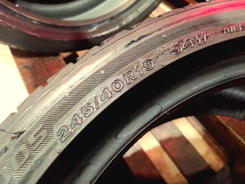 2 Gomme usate 245 40 19 Pneumatici Estivi BRIDGESTONE 2 Gomme usate 245 40 19 Pneumatici Estivi BRIDGESTONE