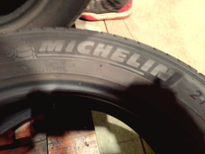 4 Gomme usate 215 55 17 Pneumatici Estivi MICHELIN 4 Gomme usate 215 55 17 Pneumatici Estivi MICHELIN