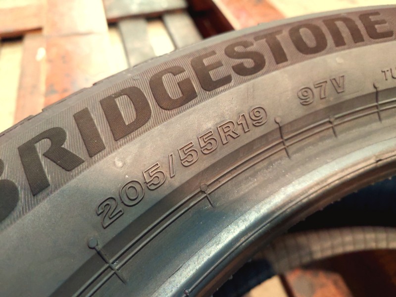 2 Gomme usate 205 55 19 Pneumatici Estivi BRIDGESTONE 2 Gomme usate 205 55 19 Pneumatici Estivi BRIDGESTONE