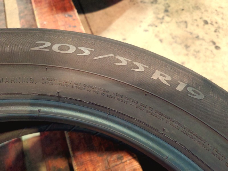 2 Gomme usate 205 55 19 Pneumatici Estivi MICHELIN 2 Gomme usate 205 55 19 Pneumatici Estivi MICHELIN