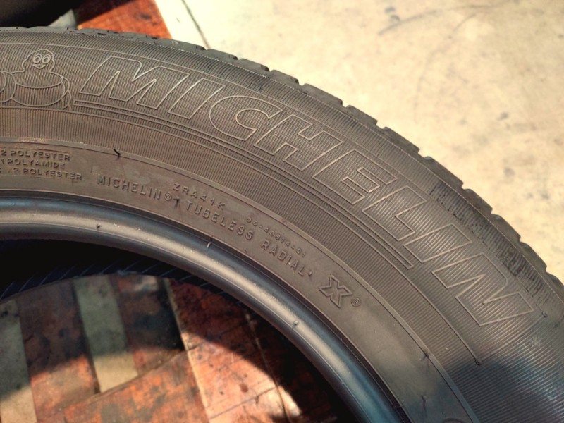 2 Gomme usate 235 60 17 Pneumatici Estivi MICHELIN 2 Gomme usate 235 60 17 Pneumatici Estivi MICHELIN