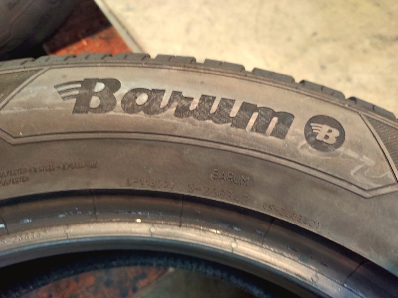 4 Gomme usate 215 60 17 Pneumatici Estivi BARUM 4 Gomme usate 215 60 17 Pneumatici Estivi BARUM
