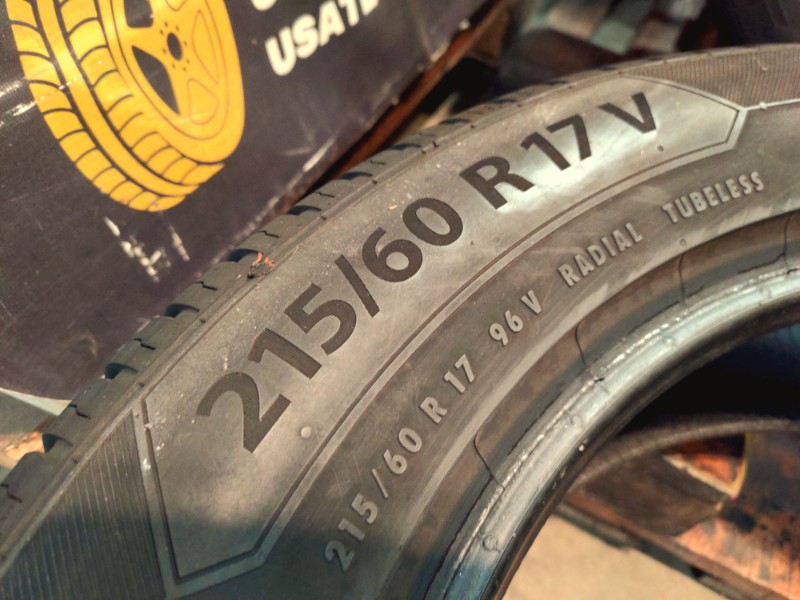 4 Gomme usate 215 60 17 Pneumatici Estivi BARUM 4 Gomme usate 215 60 17 Pneumatici Estivi BARUM