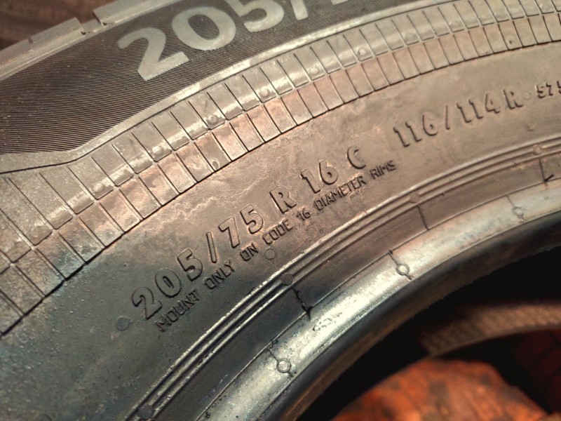 4 Gomme nuove 205 75 16 C Pneumatici Estivi CONTINENTAL 4 Gomme nuove 205 75 16 C Pneumatici Estivi CONTINENTAL