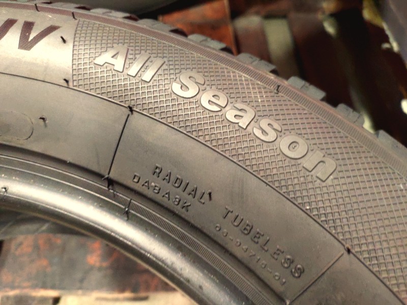 4 Gomme usate 215 65 17 Pneumatici 4 Stagioni KLEBER 4 Gomme usate 215 65 17 Pneumatici 4 Stagioni KLEBER