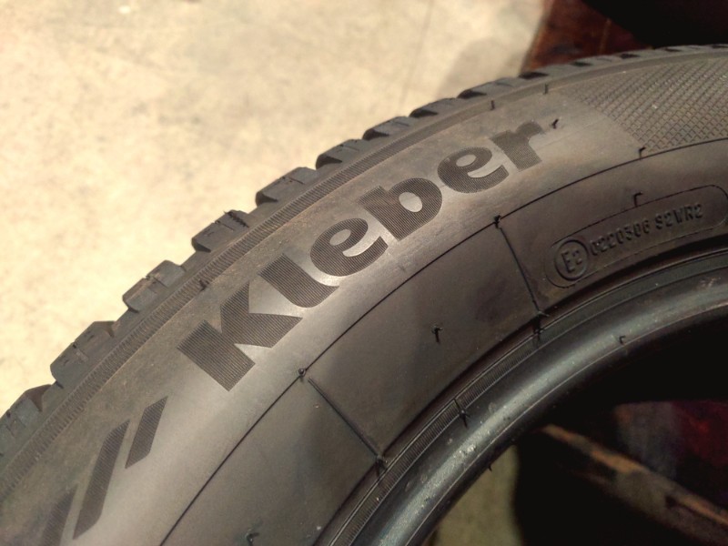 4 Gomme usate 215 65 17 Pneumatici 4 Stagioni KLEBER 4 Gomme usate 215 65 17 Pneumatici 4 Stagioni KLEBER