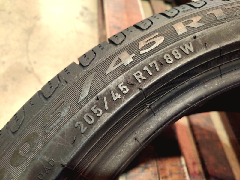 1 Gomma usata 205 45 17 RUN FLAT Pneumatici Estivi PIRELLI 1 Gomma usata 205 45 17 RUN FLAT Pneumatici Estivi PIRELLI