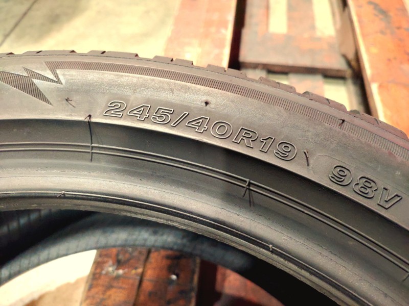 4 Gomme usate 245 40 19 Pneumatici Invernali BRIDGESTONE 4 Gomme usate 245 40 19 Pneumatici Invernali BRIDGESTONE