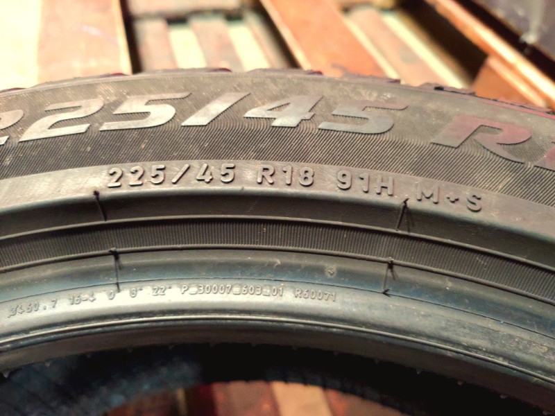 1 Gomma usata 225 45 18 Pneumatici Invernali PIRELLI 1 Gomma usata 225 45 18 Pneumatici Invernali PIRELLI