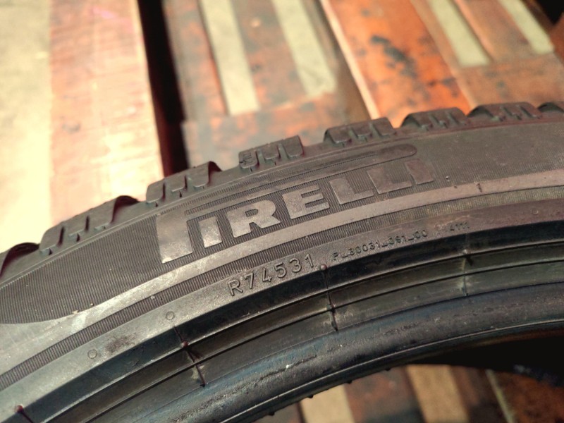 2 Gomme usate 265 35 22 Pneumatici Invernali PIRELLI 2 Gomme usate 265 35 22 Pneumatici Invernali PIRELLI