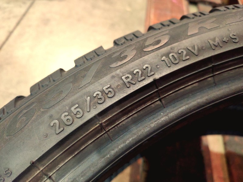 2 Gomme usate 265 35 22 Pneumatici Invernali PIRELLI 2 Gomme usate 265 35 22 Pneumatici Invernali PIRELLI