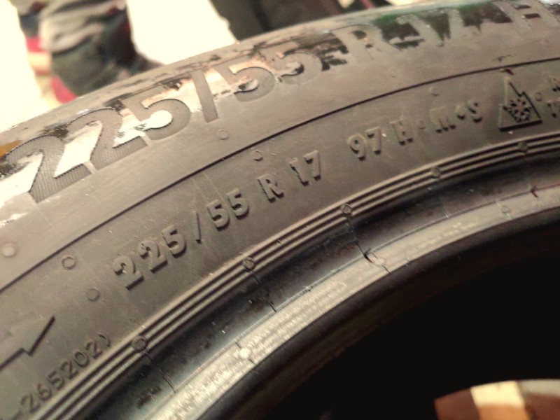4 Gomme usate 225 55 17 Pneumatici Invernali CONTINENTAL 4 Gomme usate 225 55 17 Pneumatici Invernali CONTINENTAL