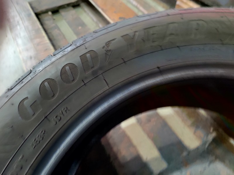 2 Gomme usate 215 55 17 Pneumatici Estivi GOODYEAR 2 Gomme usate 215 55 17 Pneumatici Estivi GOODYEAR