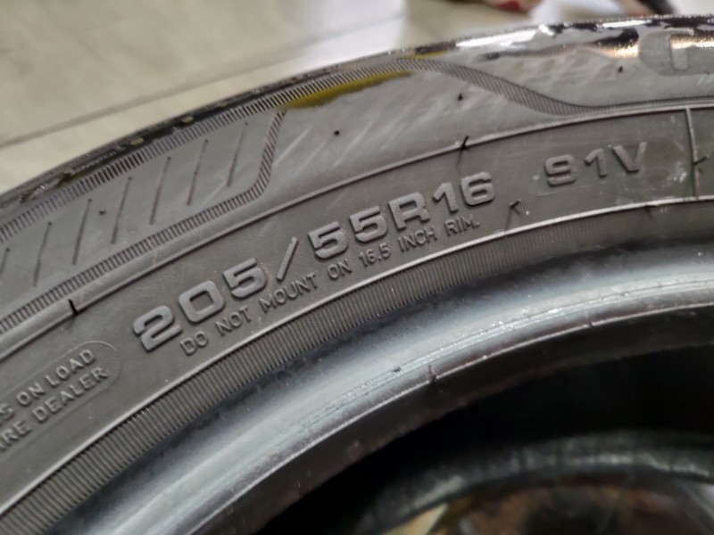 2 Gomme usate 205 55 16 Pneumatici 4 Stagioni GOODYEAR 2 Gomme usate 205 55 16 Pneumatici 4 Stagioni GOODYEAR