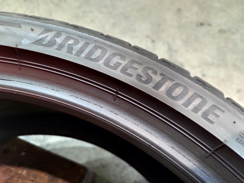 2 Gomme usate 255 35 21 Pneumatici Estivi BRIDGESTONE 2 Gomme usate 255 35 21 Pneumatici Estivi BRIDGESTONE