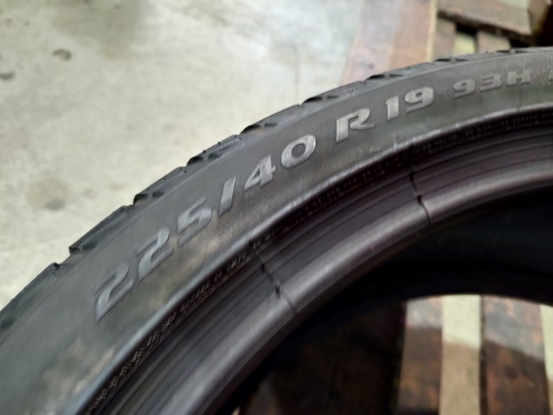 2 Gomme usate 225 40 19 RUN FLAT Pneumatici Invernali PIRELLI 2 Gomme usate 225 40 19 RUN FLAT Pneumatici Invernali PIRELLI