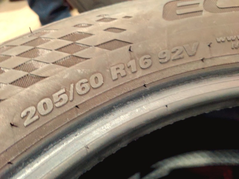 4 Gomme usate 205 60 16 Pneumatici Estivi KUMHO 4 Gomme usate 205 60 16 Pneumatici Estivi KUMHO