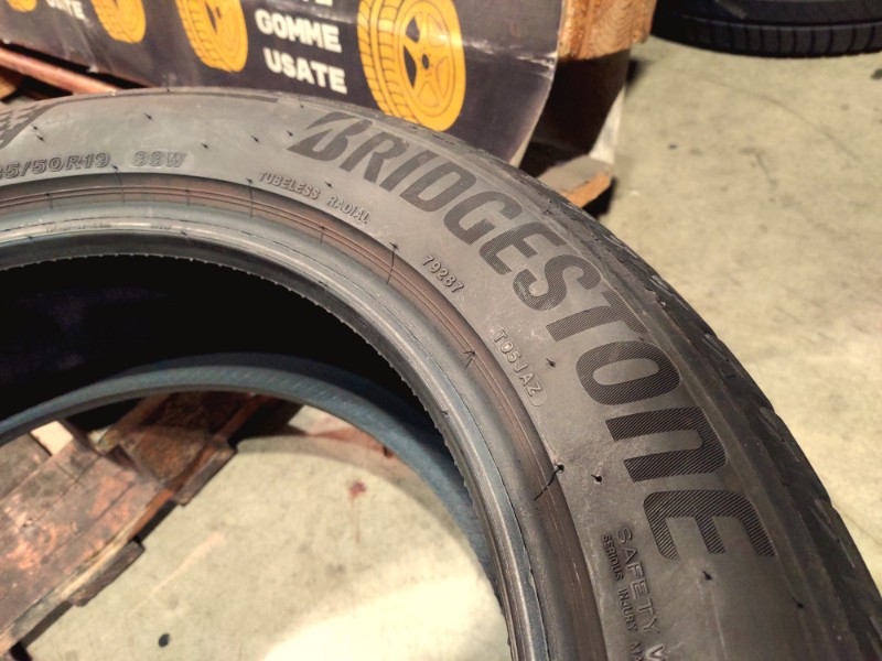 4 Gomme usate 235 50 19 Pneumatici Estivi BRIDGESTONE 4 Gomme usate 235 50 19 Pneumatici Estivi BRIDGESTONE