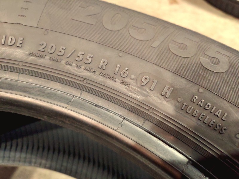 4 Gomme usate 205 55 16 Pneumatici Estivi CONTINENTAL 4 Gomme usate 205 55 16 Pneumatici Estivi CONTINENTAL
