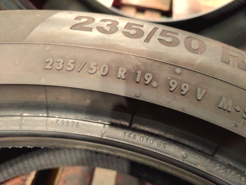 4 Gomme usate 235 50 19 Pneumatici Invernali CONTINENTAL 4 Gomme usate 235 50 19 Pneumatici Invernali CONTINENTAL