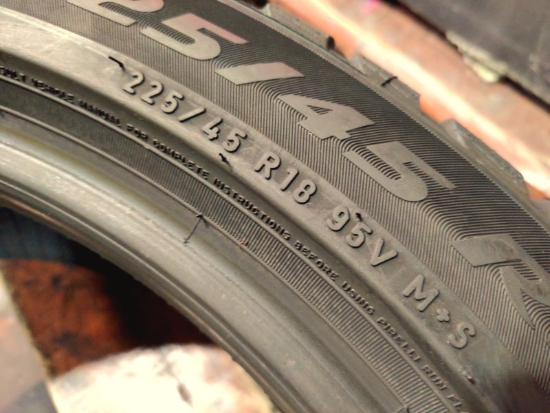 2 Gomme usate 225 45 18 Pneumatici Invernali PIRELLI 2 Gomme usate 225 45 18 Pneumatici Invernali PIRELLI