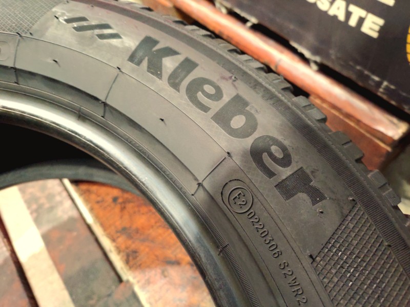 2 Gomme usate 215 55 17 Pneumatici 4 Stagioni KLEBER 2 Gomme usate 215 55 17 Pneumatici 4 Stagioni KLEBER