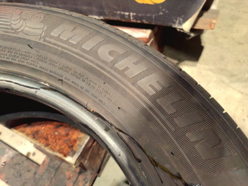2 Gomme usate 215 60 17 Pneumatici Estivi MICHELIN 2 Gomme usate 215 60 17 Pneumatici Estivi MICHELIN