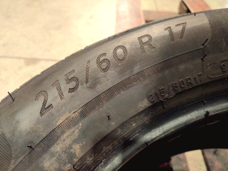 2 Gomme usate 215 60 17 Pneumatici Estivi MICHELIN 2 Gomme usate 215 60 17 Pneumatici Estivi MICHELIN