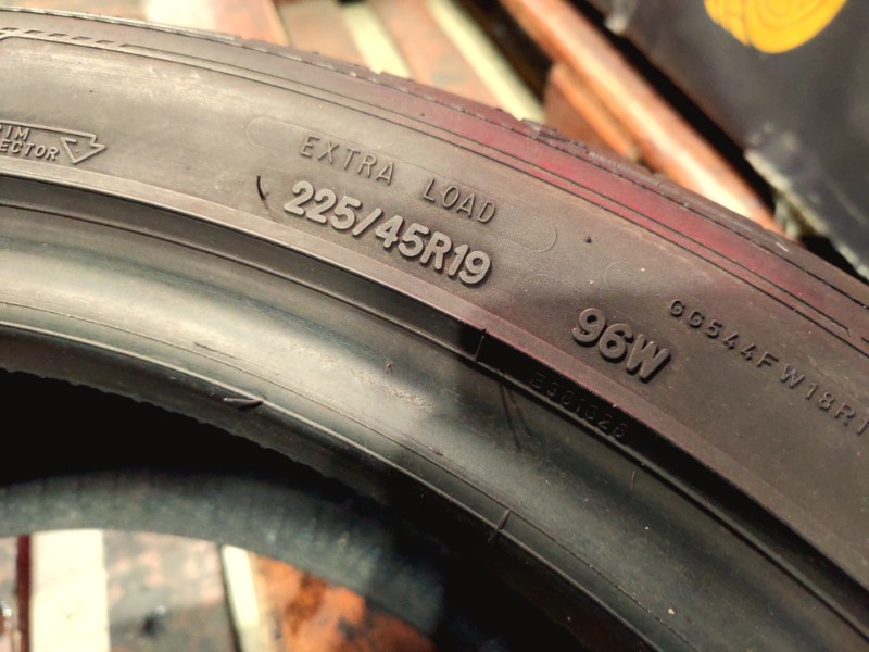 2 Gomme usate 225 45 19 Pneumatici Estivi GOODYEAR 2 Gomme usate 225 45 19 Pneumatici Estivi GOODYEAR