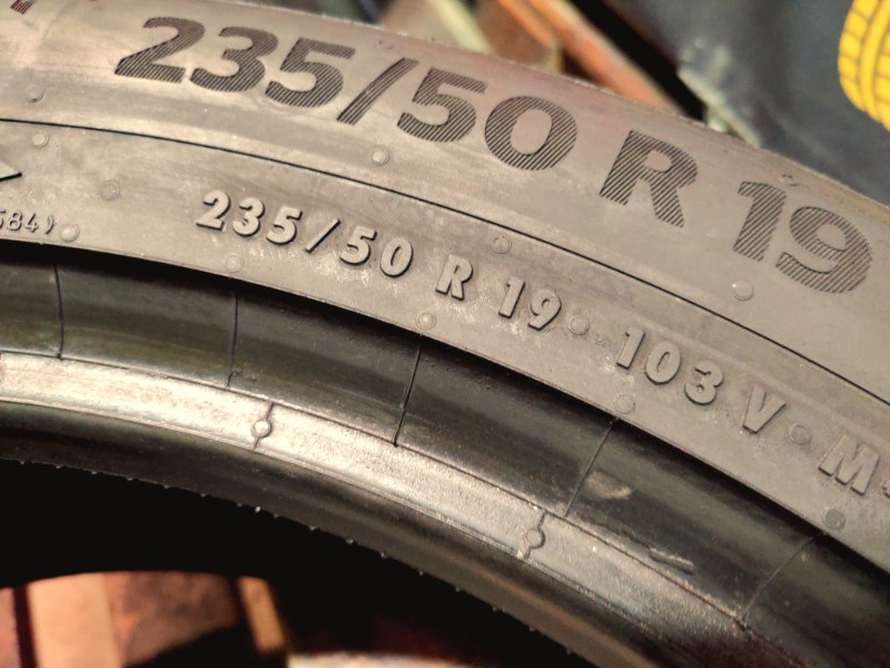 2 Gomme usate 235 50 19 Pneumatici Invernali CONTINENTAL 2 Gomme usate 235 50 19 Pneumatici Invernali CONTINENTAL