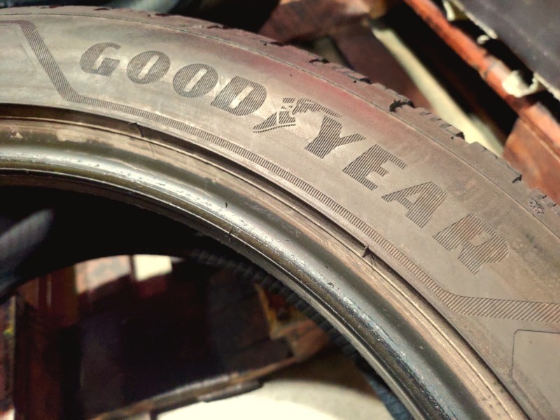 4 Gomme usate 245 45 19 Pneumatici Invernali GOODYEAR 4 Gomme usate 245 45 19 Pneumatici Invernali GOODYEAR