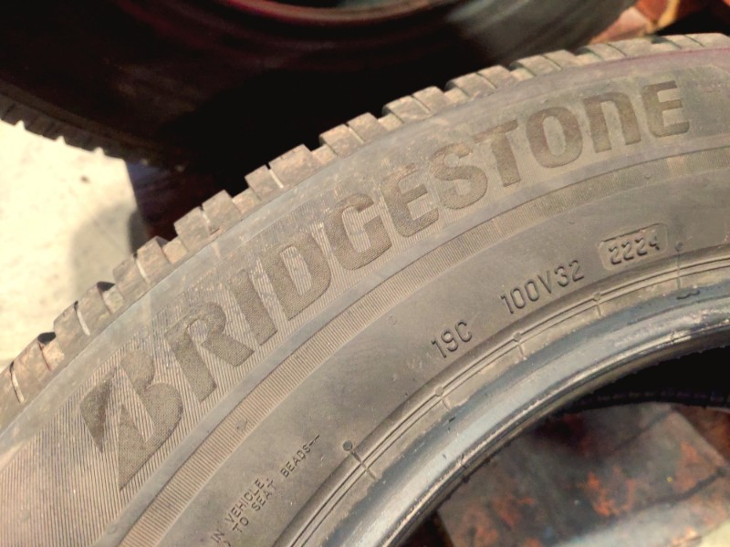4 Gomme usate 215 65 17 Pneumatici Invernali BRIDGESTONE 4 Gomme usate 215 65 17 Pneumatici Invernali BRIDGESTONE