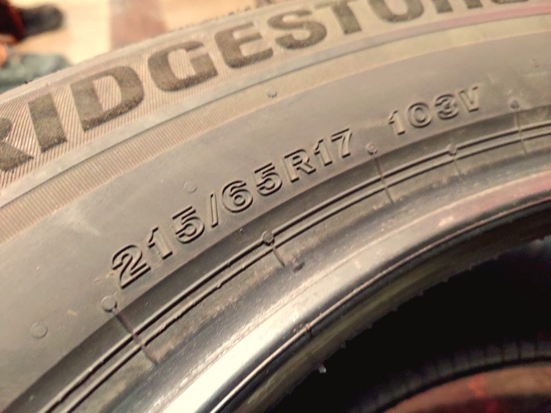4 Gomme usate 215 65 17 Pneumatici Invernali BRIDGESTONE 4 Gomme usate 215 65 17 Pneumatici Invernali BRIDGESTONE
