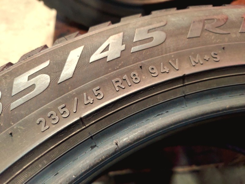 4 Gomme usate 235 45 18 Pneumatici Invernali PIRELLI 4 Gomme usate 235 45 18 Pneumatici Invernali PIRELLI