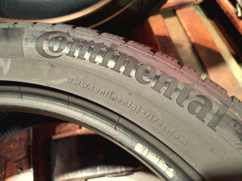4 Gomme usate 255 45 20 Pneumatici Invernali CONTINENTAL 4 Gomme usate 255 45 20 Pneumatici Invernali CONTINENTAL