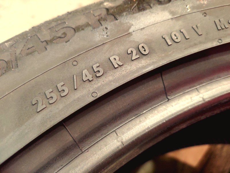4 Gomme usate 255 45 20 Pneumatici Invernali CONTINENTAL 4 Gomme usate 255 45 20 Pneumatici Invernali CONTINENTAL