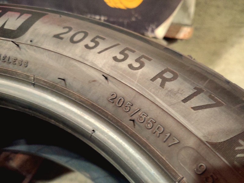4 Gomme usate 205 55 17 Pneumatici Invernali MICHELIN 4 Gomme usate 205 55 17 Pneumatici Invernali MICHELIN